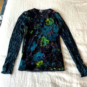 Petit pois by Viviana G long sleeve velvet top